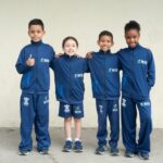 Prefeitura de Betim entrega agasalhos para estudantes da rede municipal e amplia distribuição de uniformes para crianças das creches