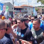 Aécio Neves e Heron Guimarães participam de caminhada em apoio a Vittorio Medioli em Betim